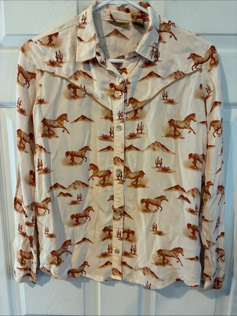 Wrangler Size L/G/G Cream Western Horse Print Button-Down Shirt